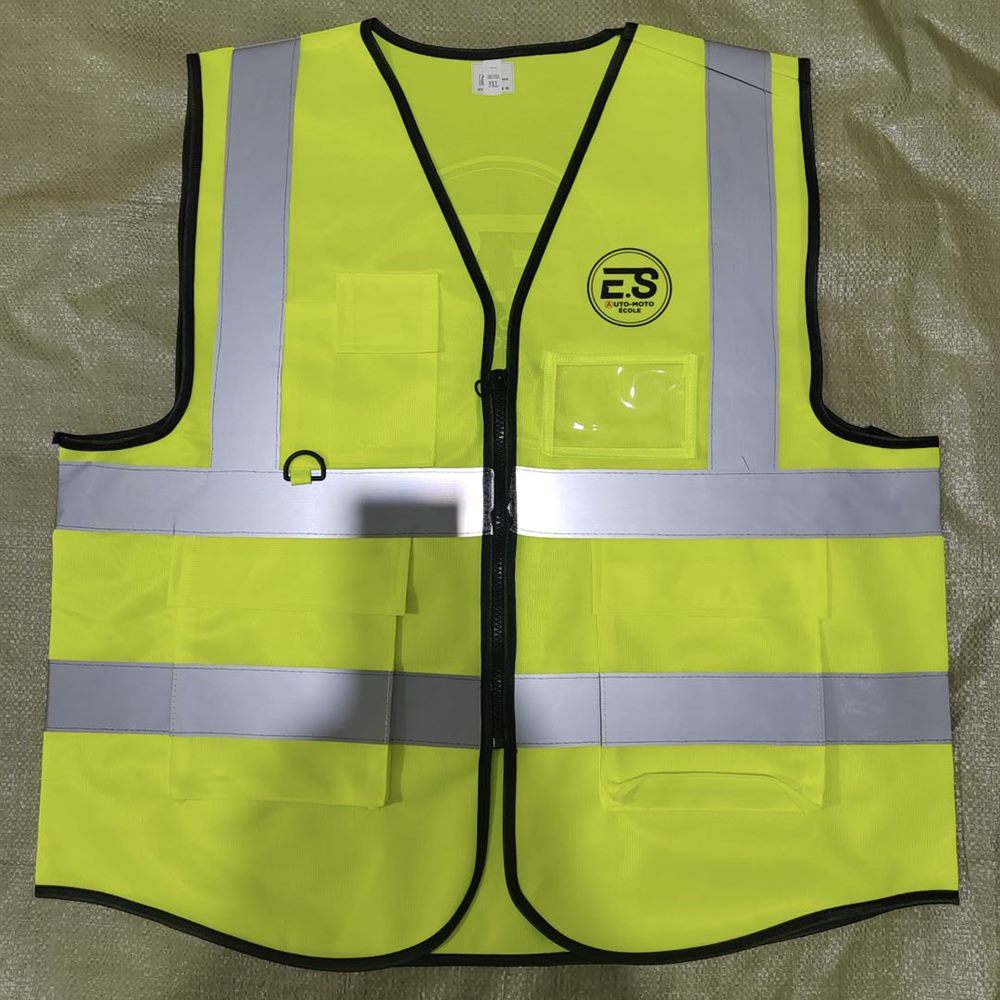 Gilet jaune haute visibilité floqué au logo d'une auto-école
